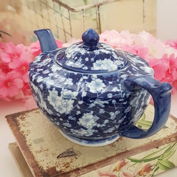 Blue & White Chelsea Art Pottery Chintz Teapot Christmas Gift for Tea Lover - Picture 4 of 11